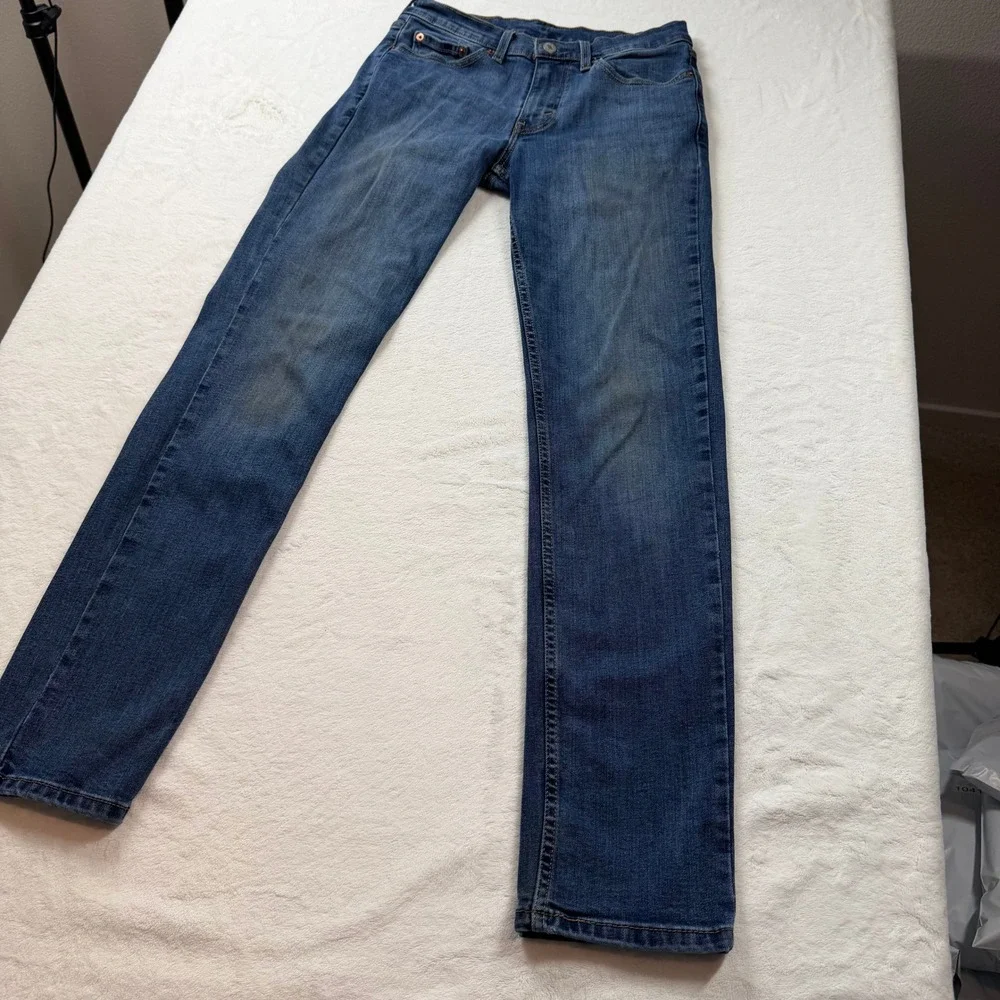 Levis slip into